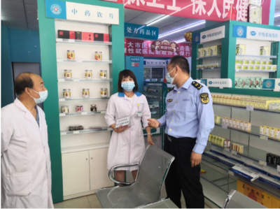 筑牢校園安全防線 甘肅省榆中縣市場(chǎng)監(jiān)管局開展學(xué)校周邊藥械安全專項(xiàng)檢查